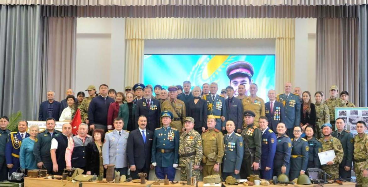 Б.Момышұлы.jfif